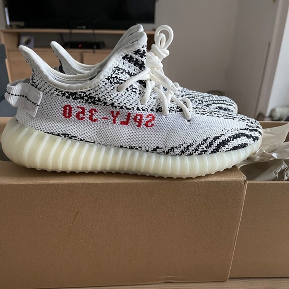 Yeezy Adidas Boost 350 V2 US 6 1/2 Zebra Sneakers - Picture 7 of 17